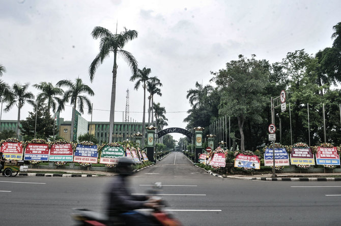 karangan bunga dukung tni hiasi markas kodam jaya