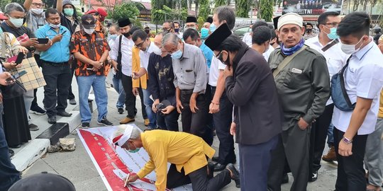 Ratusan Massa dari 45 Organisasi di Riau Tolak Kedatangan Rizieq Syihab