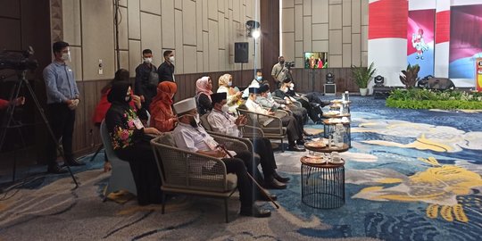 Debat ke-2 Pilgub Bengkulu, Helmi-Muslihan dan Rohidin-Rosjonsyah Didampingi Istri