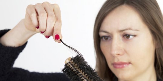 5 hal yang tanpa disadari berpengaruh terhadap munculnya kerontokan rambut