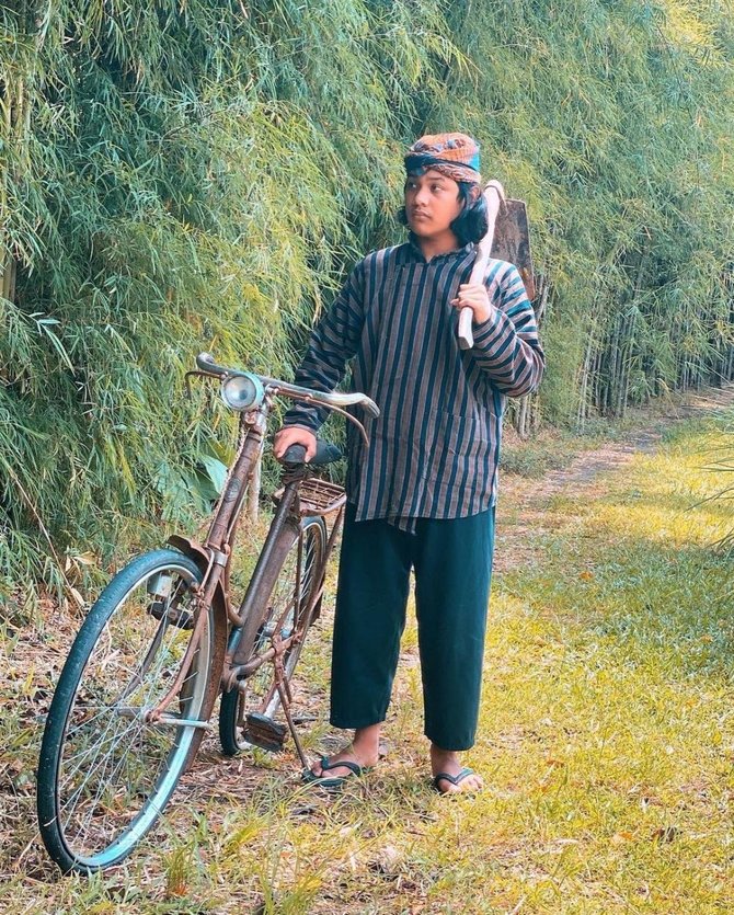 penotretan keluarga uya kuya bertema jawa
