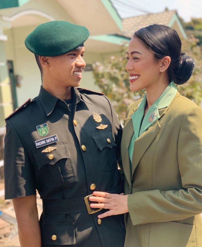 dipersunting tni ini gaya menawan 5 seleb berseragam persit