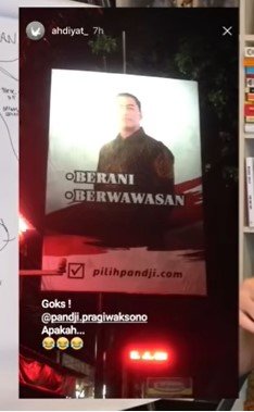 artis pasang iklan di billboared