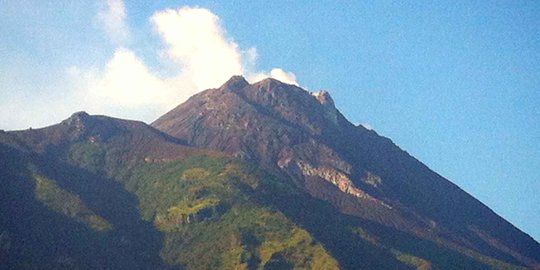Kemensos Salurkan Bantuan Logistik dan Tenda untuk Pengungsi Gunung Merapi