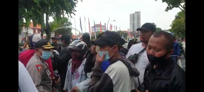 aksi penolakan rizieq di surabaya berakhir bentrok