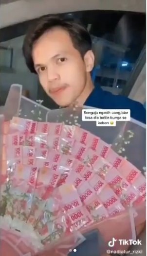 viral wnaita berikan kado dan kejutan untuk mantan