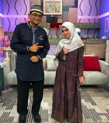 tampil berbeda ini 4 gaya lesty kejora saat jadi host tasbih indosiar