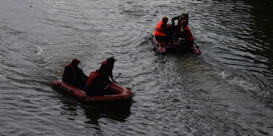 Pencarian Anak Tenggelam di Kanal Banjir Barat