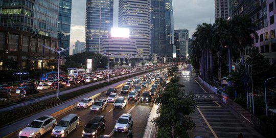 Pemandangan Macet di Jakarta Kembali Terlihat