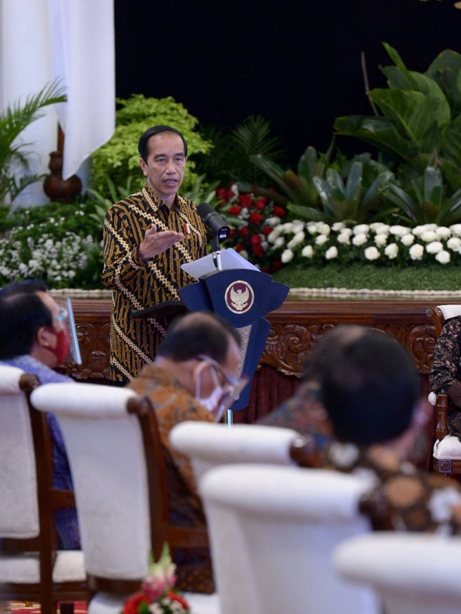 mensos juliari menerima secara simbolik memori dipa langsung dari presiden