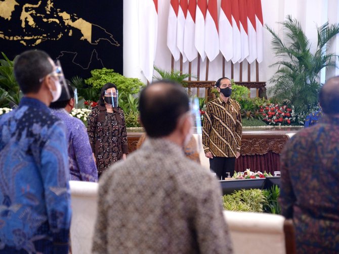 mensos juliari menerima secara simbolik memori dipa langsung dari presiden