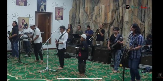 Kompak Rhoma Irama dan Alwiansyah Latihan Duet Bawakan Lagu 'Sahabat