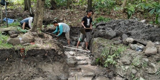 BPCB Trowulan Eskavasi Penemuan Petirtaan Kuno Di Gunung Klotok Kediri