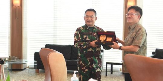 CEK FAKTA: Tidak Benar Pangdam Jaya Mayjen TNI Dudung dapat Penghargaan dari China