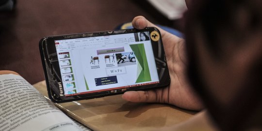 Pemprov DKI Luncurkan Program KSBB Bantu Menyediakan Handphone bagi 170 ribu Siswa