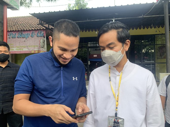 keakraban putra presiden jokowi dan putra amin rais di soto gading