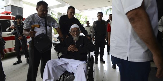 Kesehatan Menurun, Abu Bakar Ba'asyir Dilarikan ke RSCM Dikawal Densus 88