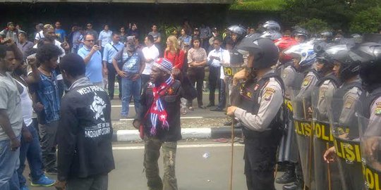 Polisi Bubarkan Aksi Unjuk Rasa Papua Merdeka di Manokwari dan Sorong