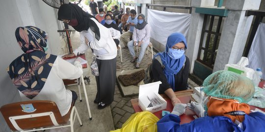 Jelang Pilkada, Petugas KPPS Tangerang Selatan Jalani Tes Kesehatan