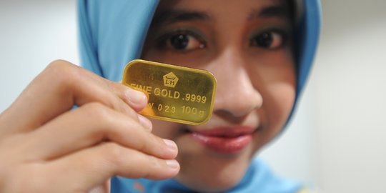 Harga Emas Antam di Akhir Pekan Rp942.000 per Gram, Turun Rp9.000