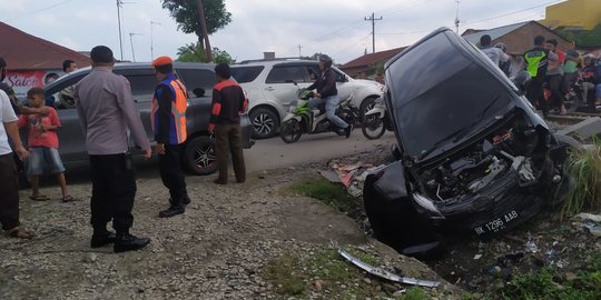 KA Sri Lelawangsa Seruduk Agya di Medan, Pengemudi Luka Ringan