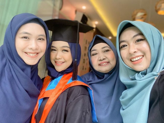 wisuda online ria ricis
