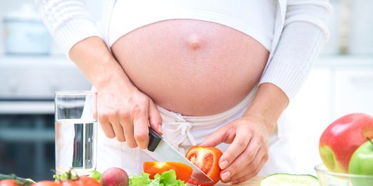 7 Makanan yang Tidak Boleh Dimakan Ibu Hamil, Perhatikan Konsumsinya