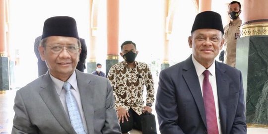 Bertemu Gatot Nurmantyo di Masjid UGM, Mahfud MD Sebut Tak Ada Obrolan Soal Politik