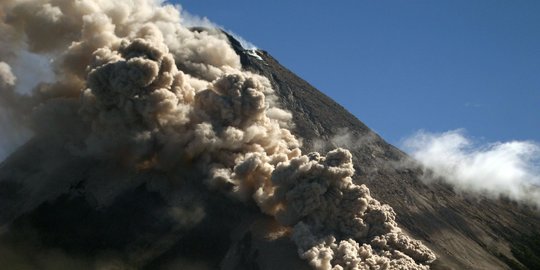 Gunung Merapi Alami 43 Kali Gempa Guguran