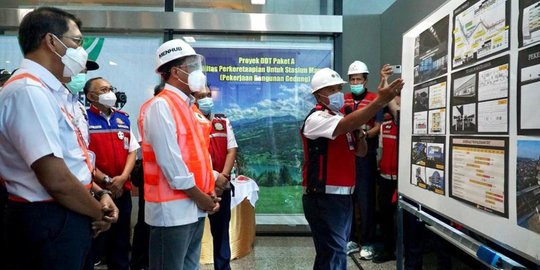 Menhub Budi Karya Targetkan LRT Jabodebek Selesai 2022