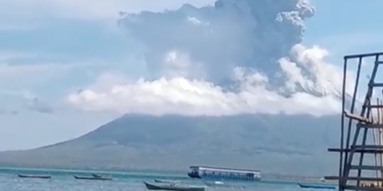 Gunung Ili Lewotolok di NTT Erupsi, Tinggi Kolom Abu 4.000 Meter