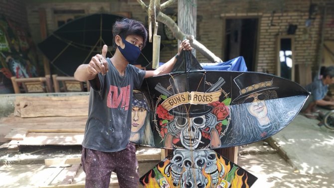 jadi tren di masyarakat pengrajin layang layang meraup untung di masa pandemi
