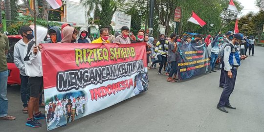 Tolak Kedatangan Habib Rizieq, Puluhan Warga Garut Turun ke Jalan