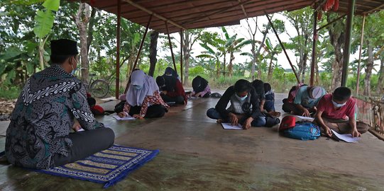 Murid SMP Jalani UAS Tatap Muka di Tengah Wabah Covid-19