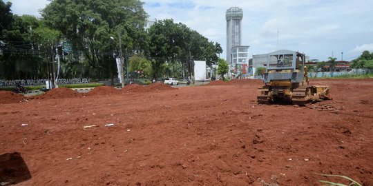 Memantau Pelebaran Jalan dan Pembangunan Alun-Alun Kota Tangsel