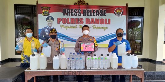 359 Liter Arak Ilegal Diamankan dari 10 Pedagang di Bangli Bali