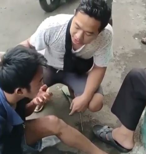 viral maling dipukuli warga lalu diberi makan