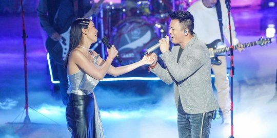 Potret Ariel Noah Genggam Tangan Wanita Cantik