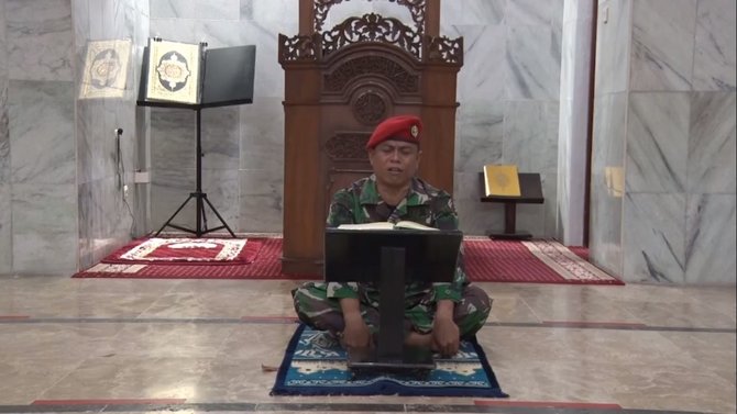 suara emas anggota tni lantunkan ayat suci