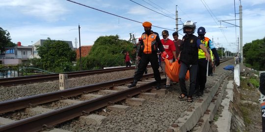 Pria Bertato Tewas Tertabrak KRL di Bekasi Timur