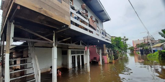 Sudah Tiga Hari Kebanjiran, Warga Samarinda Belum Dapat Bantuan Sembako