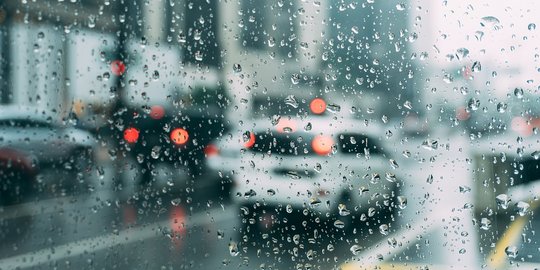 Ini Alasan Mengapa Tubuh Terasa Gerah Sebelum Hujan Turun