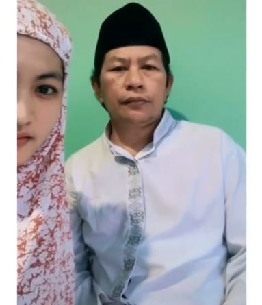 wajah cantik putri penjual nasi goreng jadi sorotan