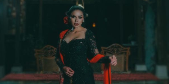 Tampil Anggun dan Bikin Pangling, Ini 5 Potret Nikita Mirzani dalam Balutan Kebaya
