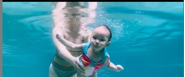 dinyinyirin unggah video berenang ajak anak