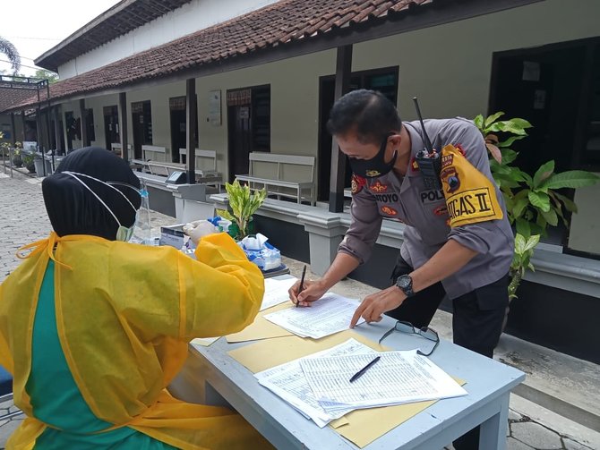 rapid test antigen di polresta surakarta