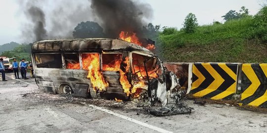 Kecelakaan Maut Tol Madiun, 3 Orang Tewas Terbakar dalam Mobil