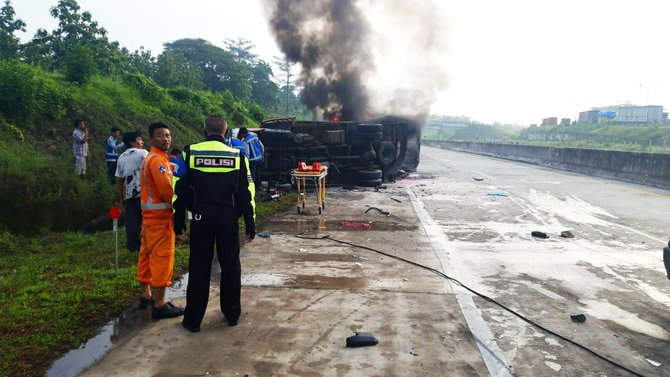 kecelakaan maut di tol madiun