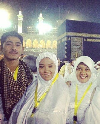 jarang tersorot ini 4 momen kebersamaan arya saloka dan sang ibu