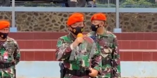 Panglima TNI Beri Penghargaan 3 Lulusan Terbaik Dikreg Sesko TNI Angkatan 47